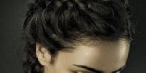 Grčka frizura na dugoj i srednjoj kosi